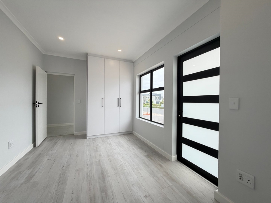 5 Bedroom Property for Sale in Sandown Western Cape